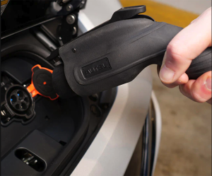 Ergonomic EV charger plug in